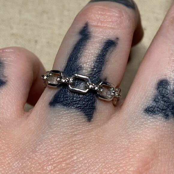 💛 Silver Tone Rhinestone Cable Ring - Picture 4 of 6